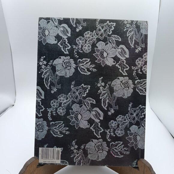 Better Homes & Gardens Embroidery Book With 42 Projects & Traditional Needlework - Picture 2 of 2